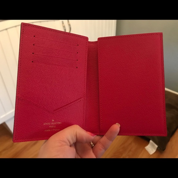 Louis Vuitton Giraffe Passport Cover Limited Ed - Picture 2 of 5